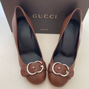 Gucci heels with silver buckle, size 38 1/2, new in box a NEVER Worn